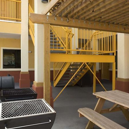 Days Inn Піерсолл Екстер'єр фото