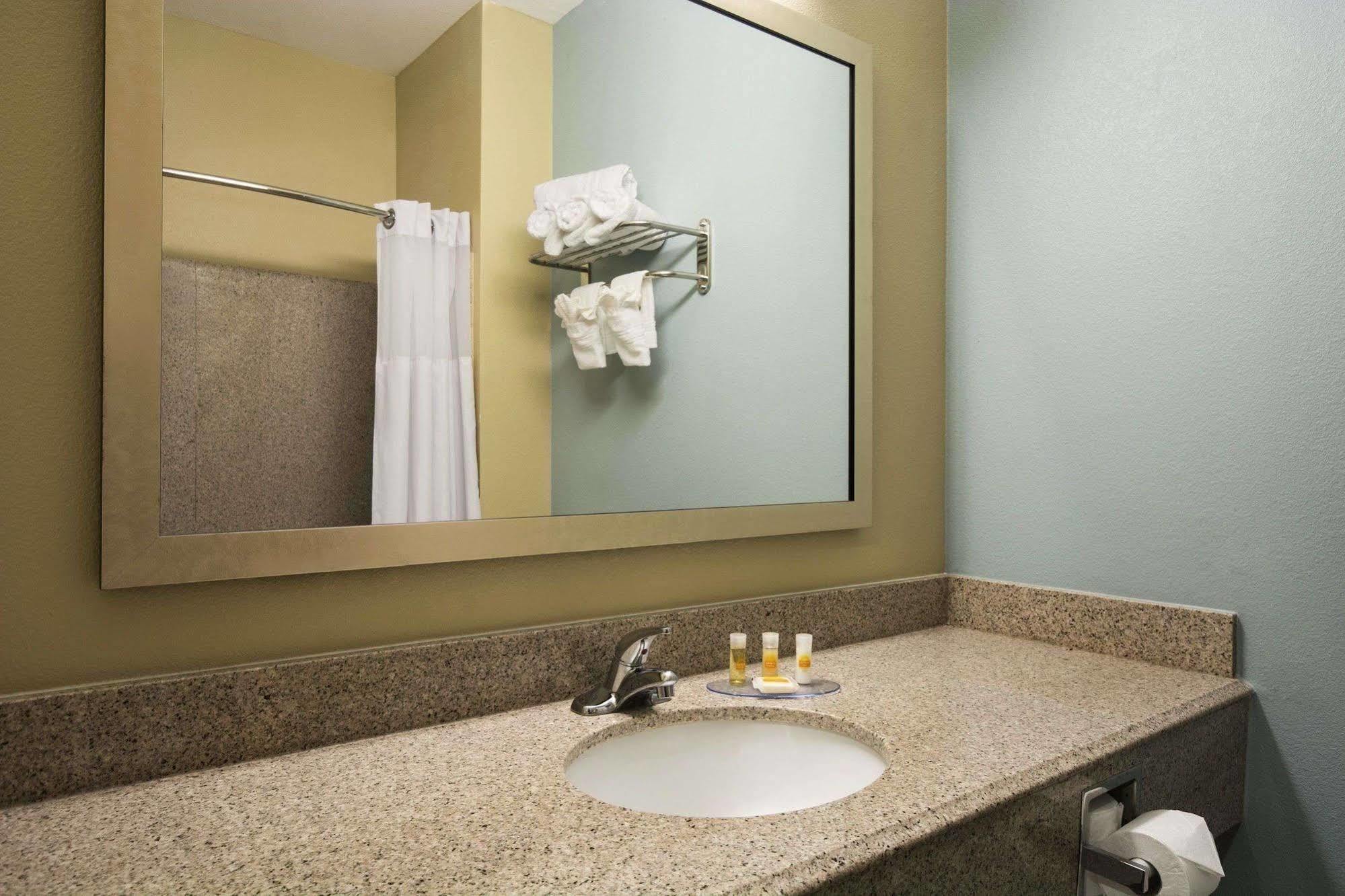Days Inn Піерсолл Екстер'єр фото